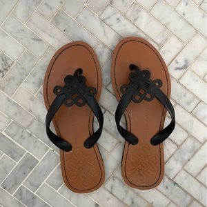 Diane Von Furstenberg Love Knot Flip Flop size 6 black